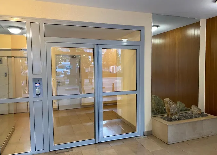 Centre Cathedrale Avec Balcon Reims